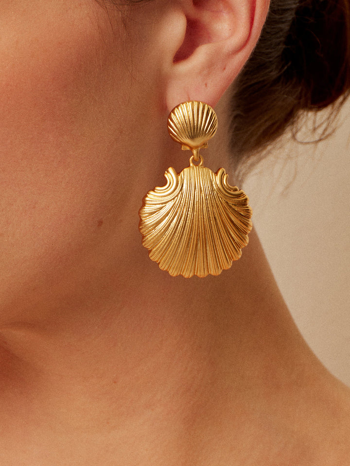 Boucles d'oreilles pendantes en coquillage doré