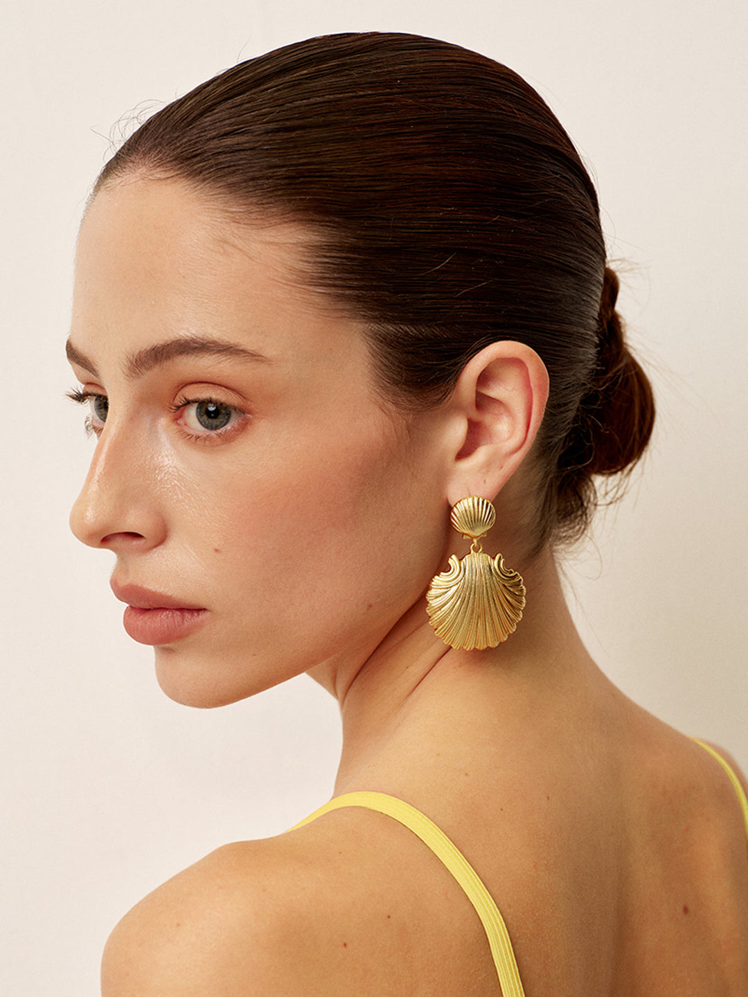 Boucles d'oreilles pendantes en coquillage doré