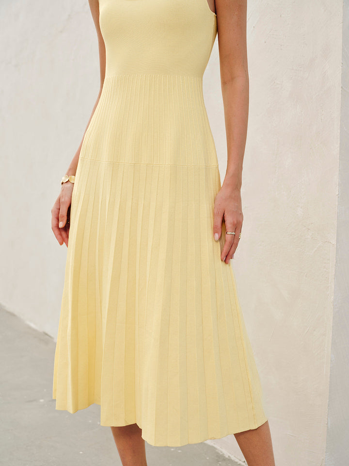 Robe en tricot côtelé à col carré