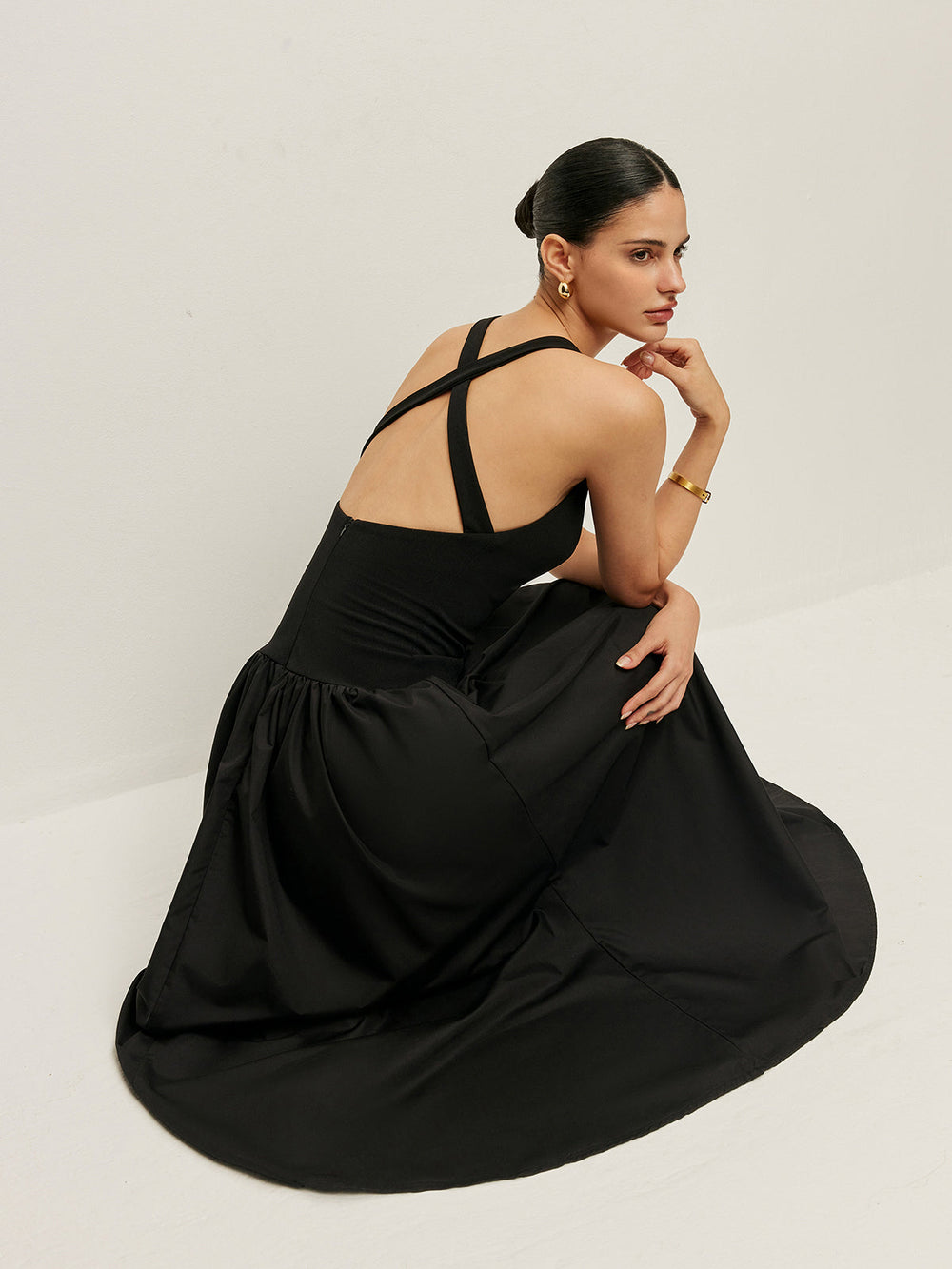 Robe à dos croisé avec tissu contrastant