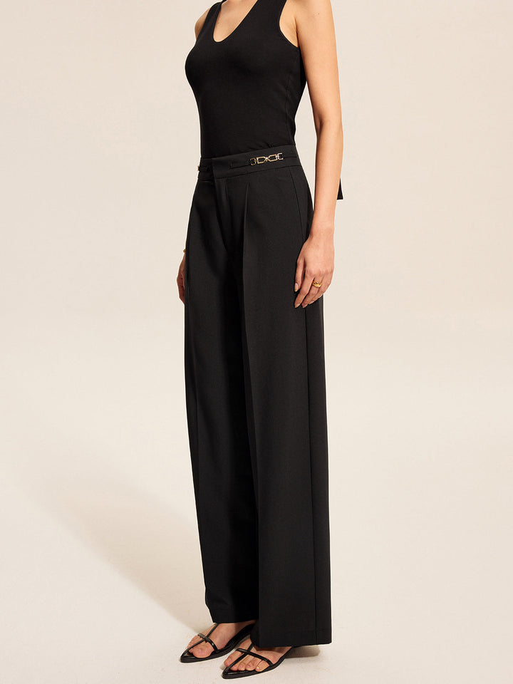 Pantalons plissés mi-taille avec détail chaîne