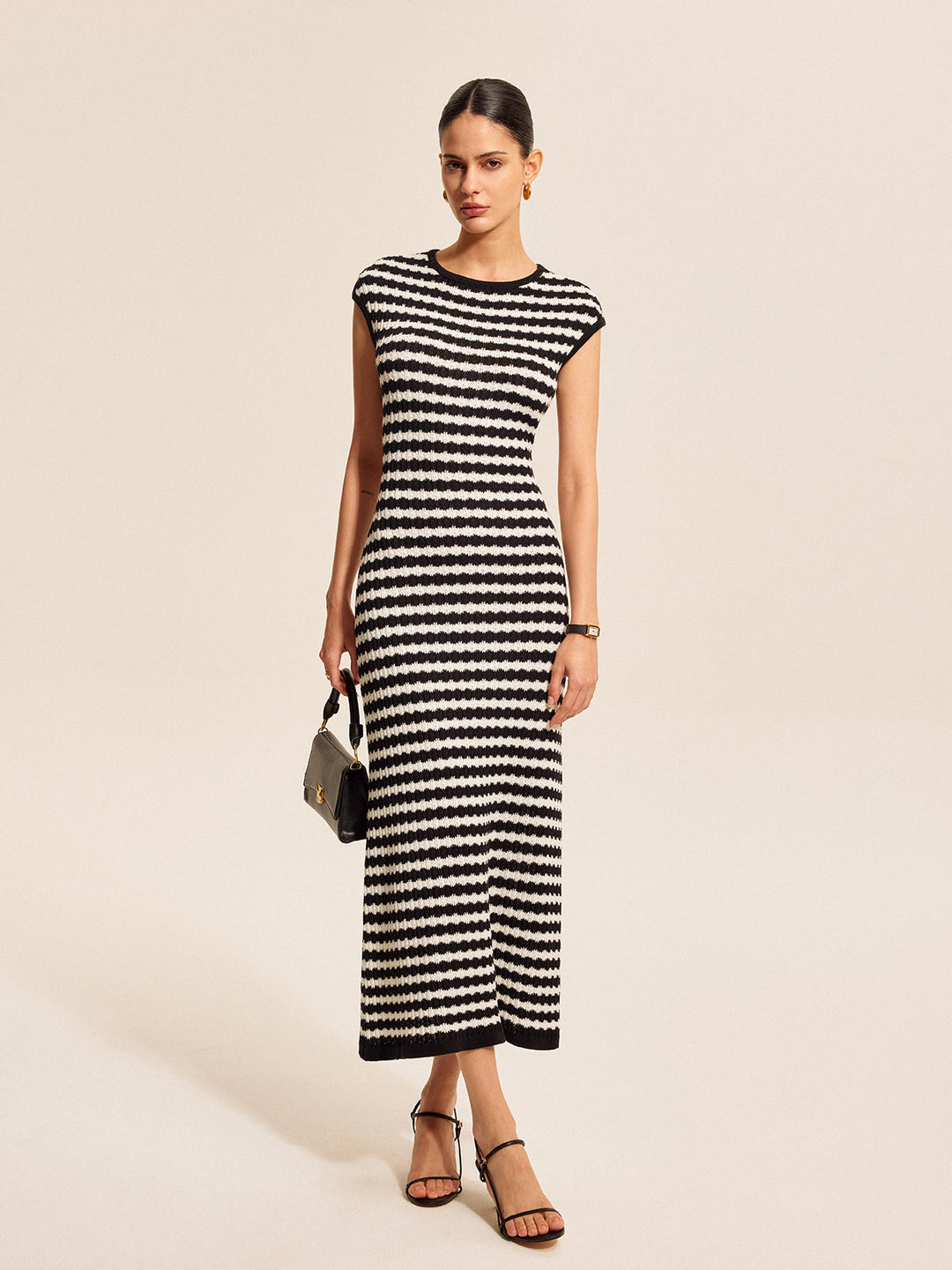 Robe Longue Tricotée à Manches Courtes Rayée