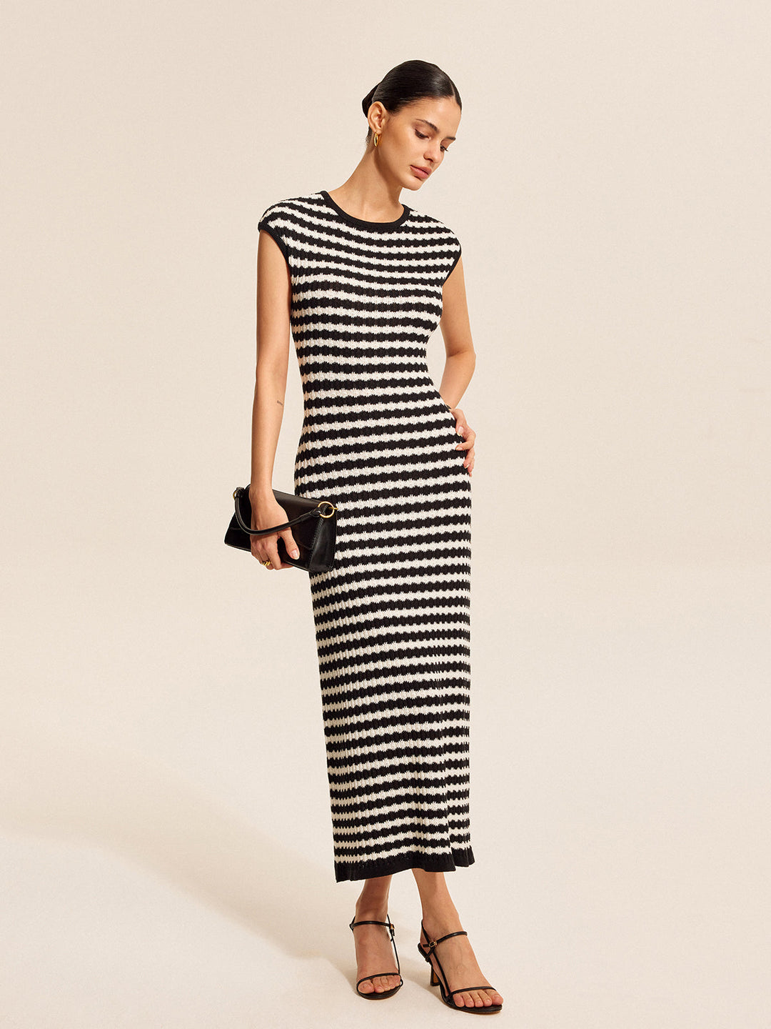 Robe Longue Tricotée à Manches Courtes Rayée