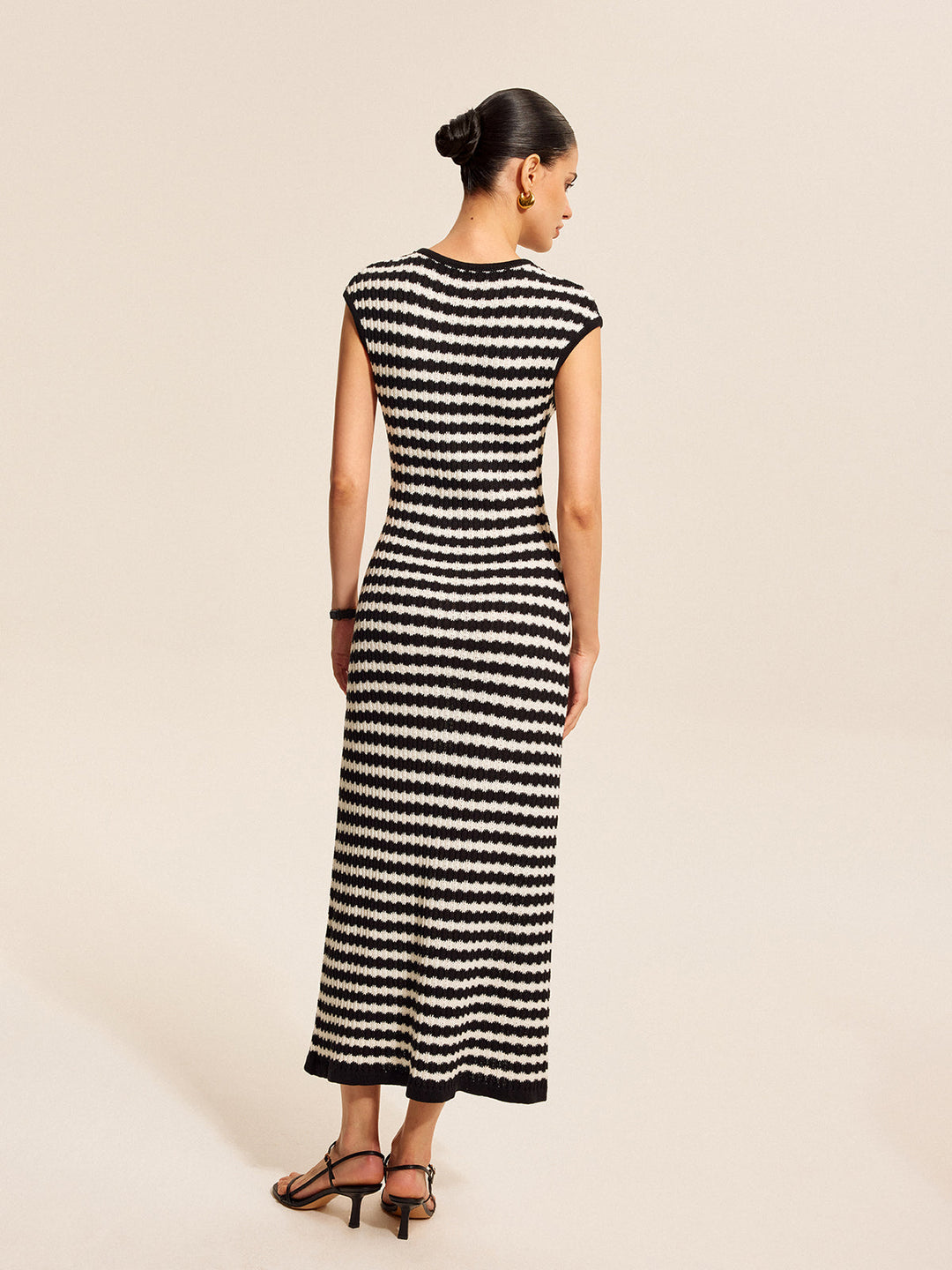 Robe Longue Tricotée à Manches Courtes Rayée