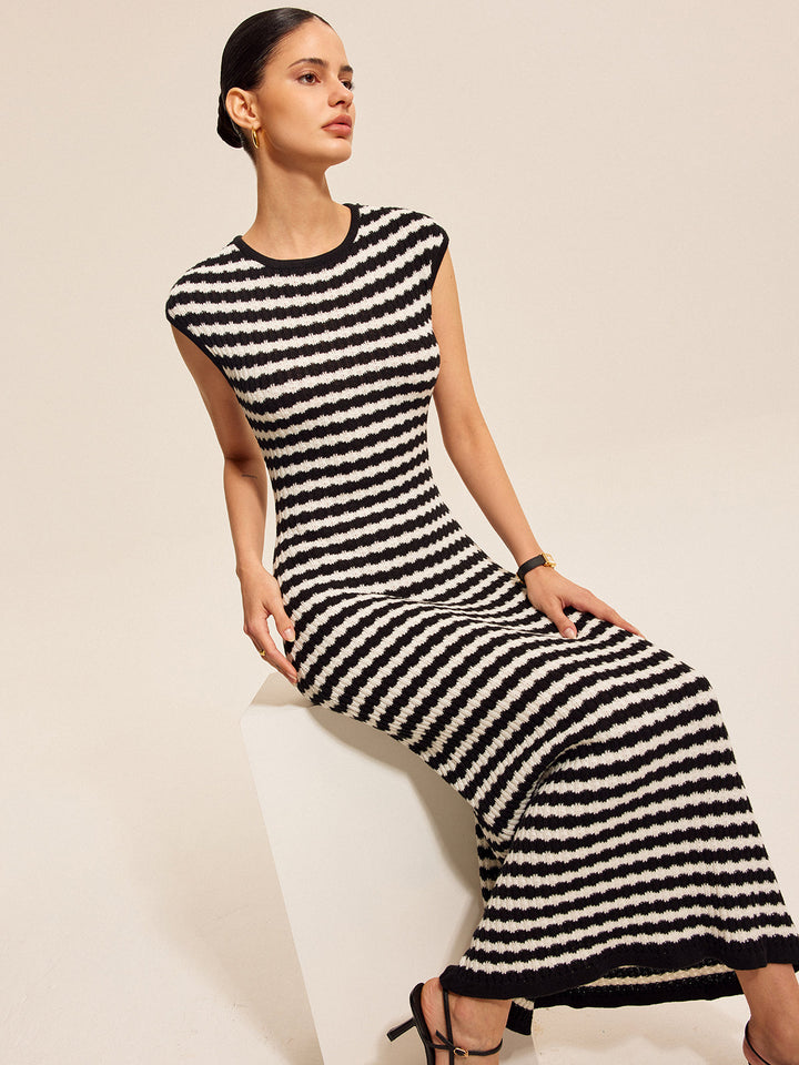 Robe Longue Tricotée à Manches Courtes Rayée