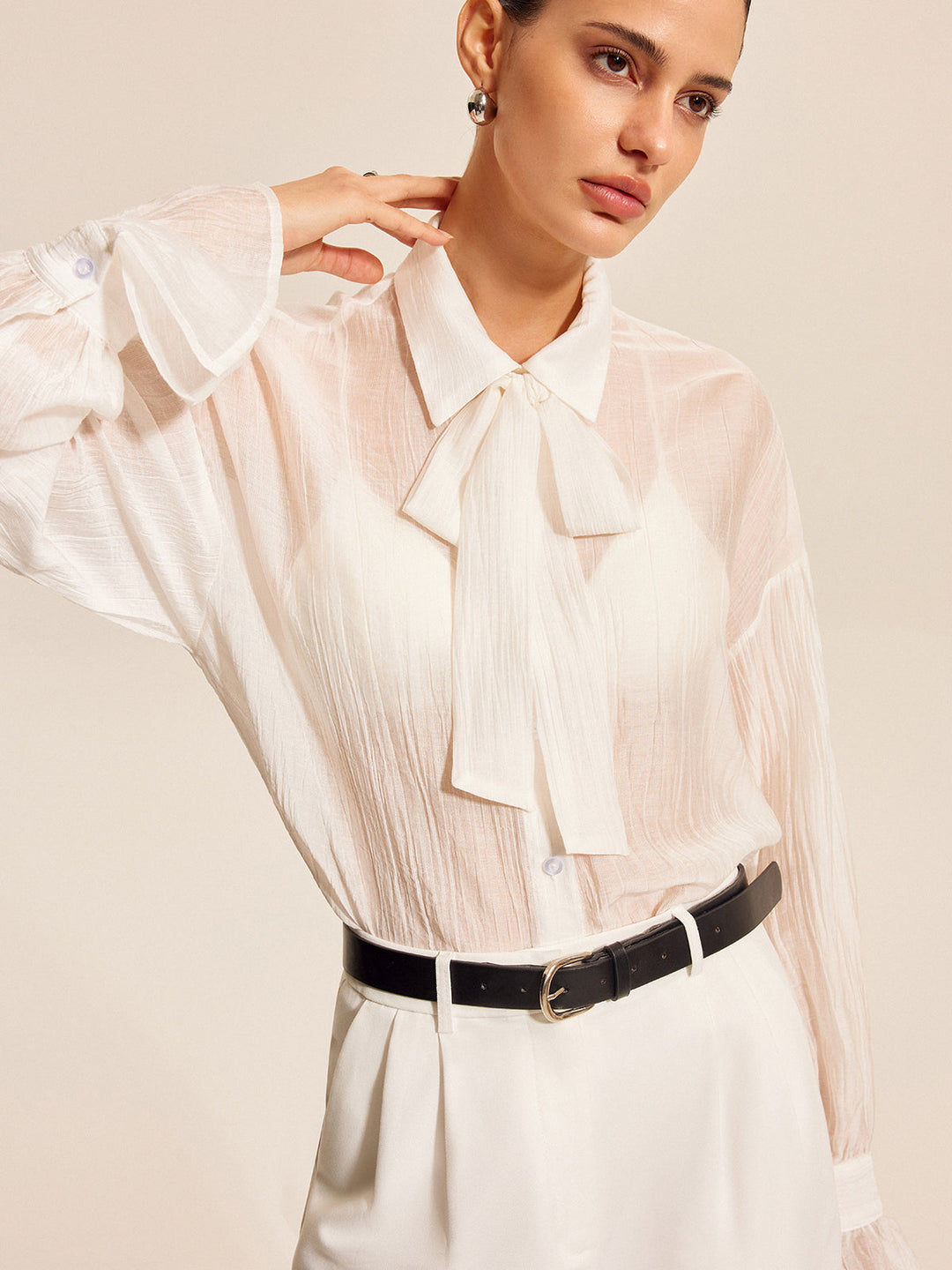 Blouse à nœud transparent