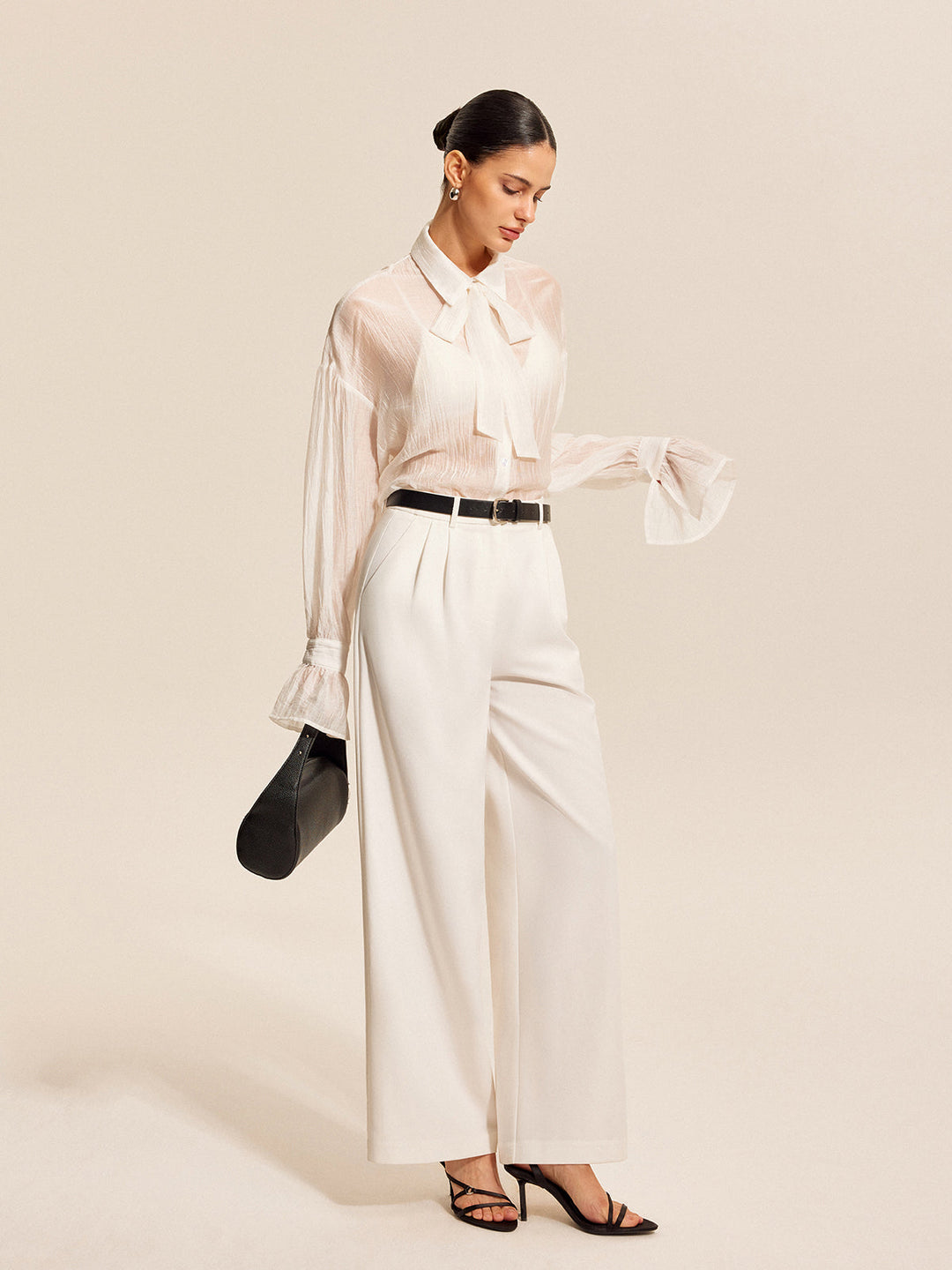 Blouse à nœud transparent