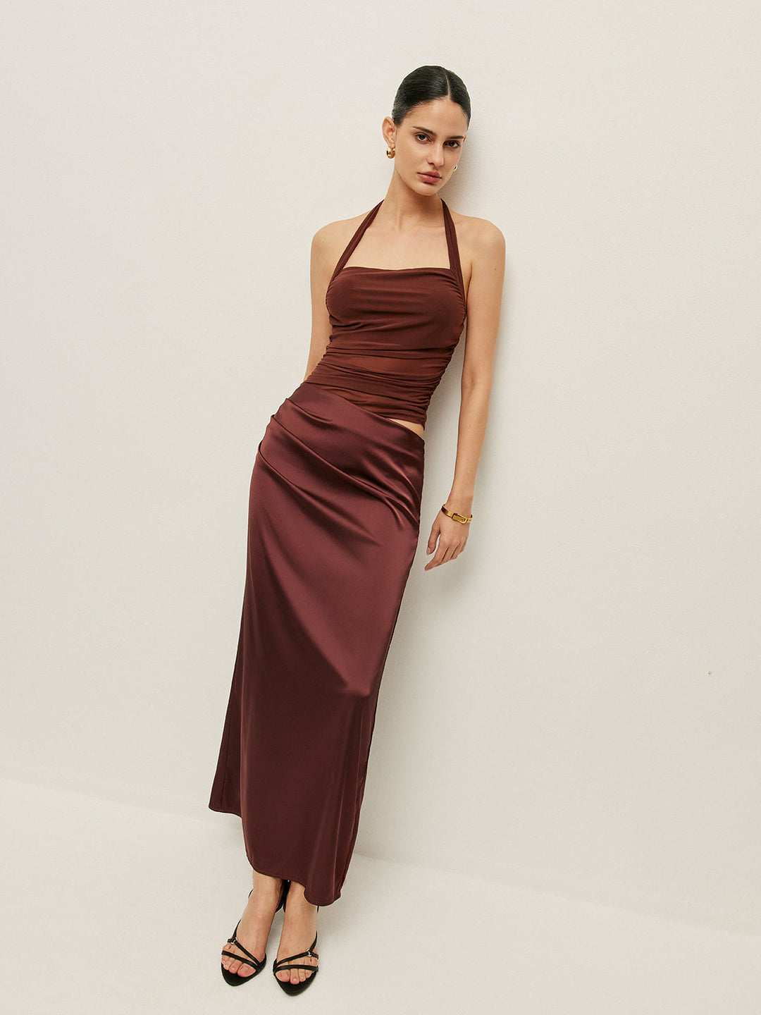 Robe à col bénitier nouée avec découpe