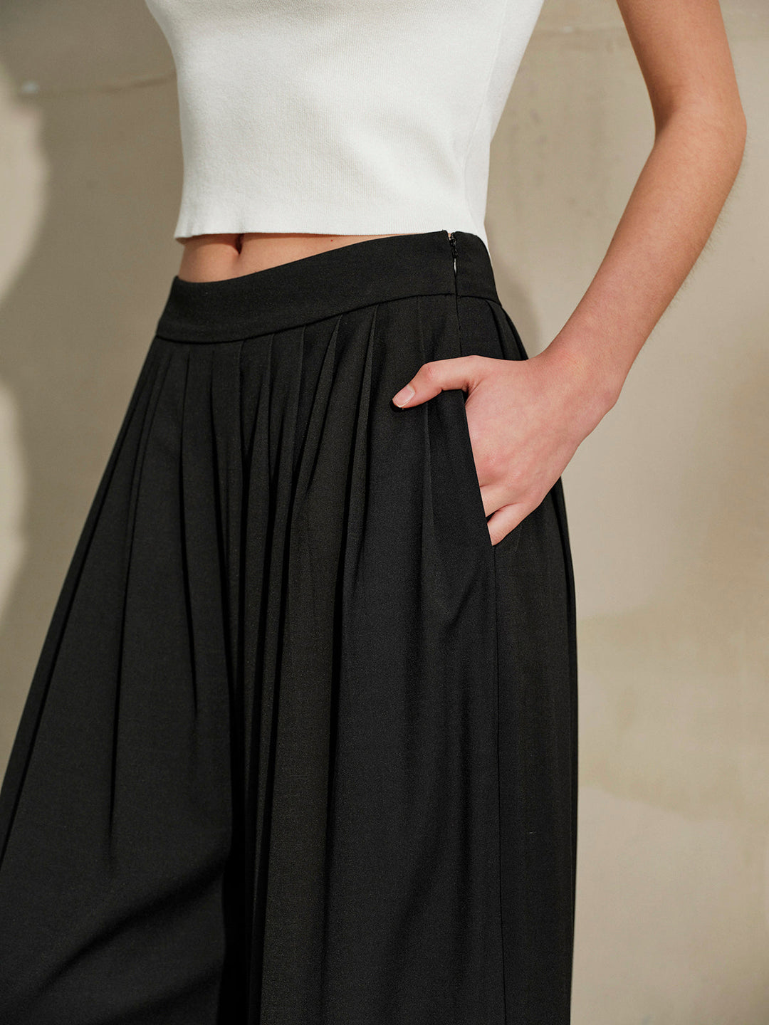 Pantalon large plissé à taille mi-haute