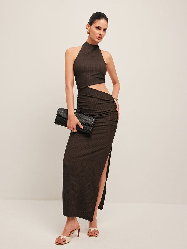 Robe à découpe asymétrique fendue