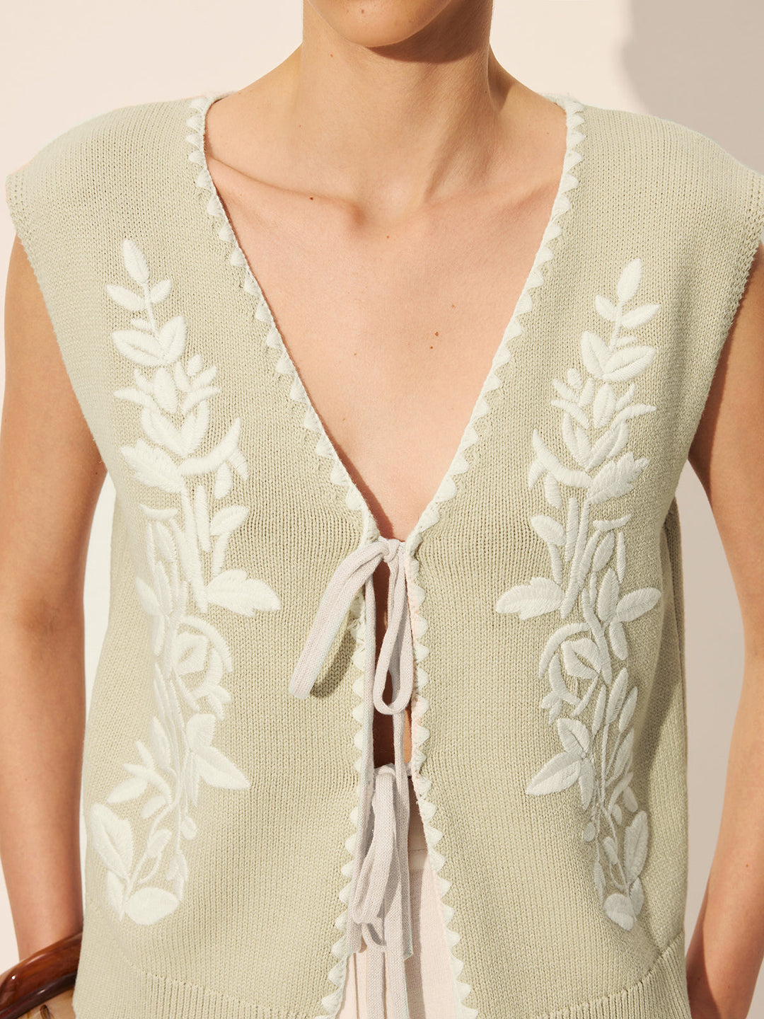 Gilet Boutonné à Fleurs Brodé