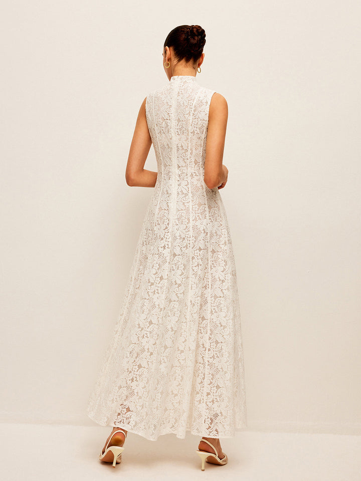 Robe en dentelle semi-transparente