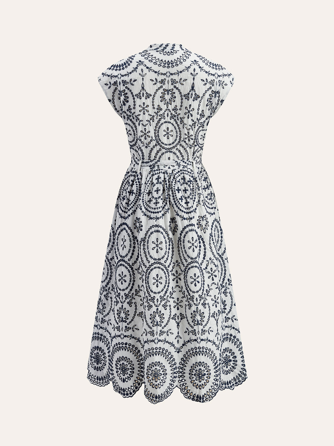 Robe ceinturée à encolure en V et broderies