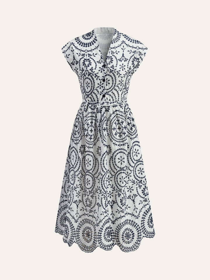 Robe ceinturée à encolure en V et broderies