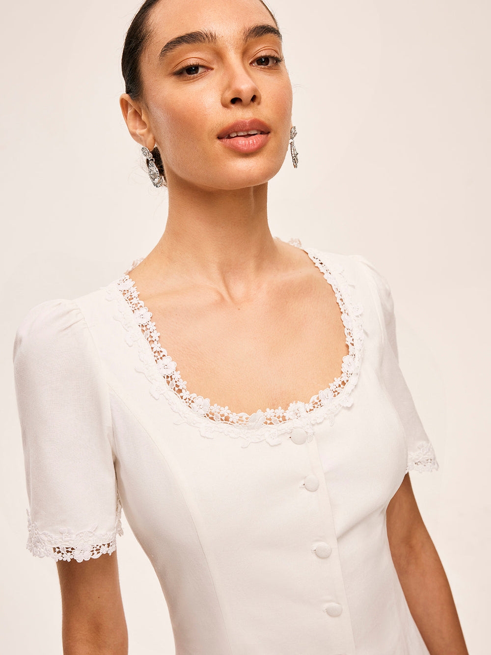 Robe Boutonnée en Coton et Lin à Bordure en Dentelle