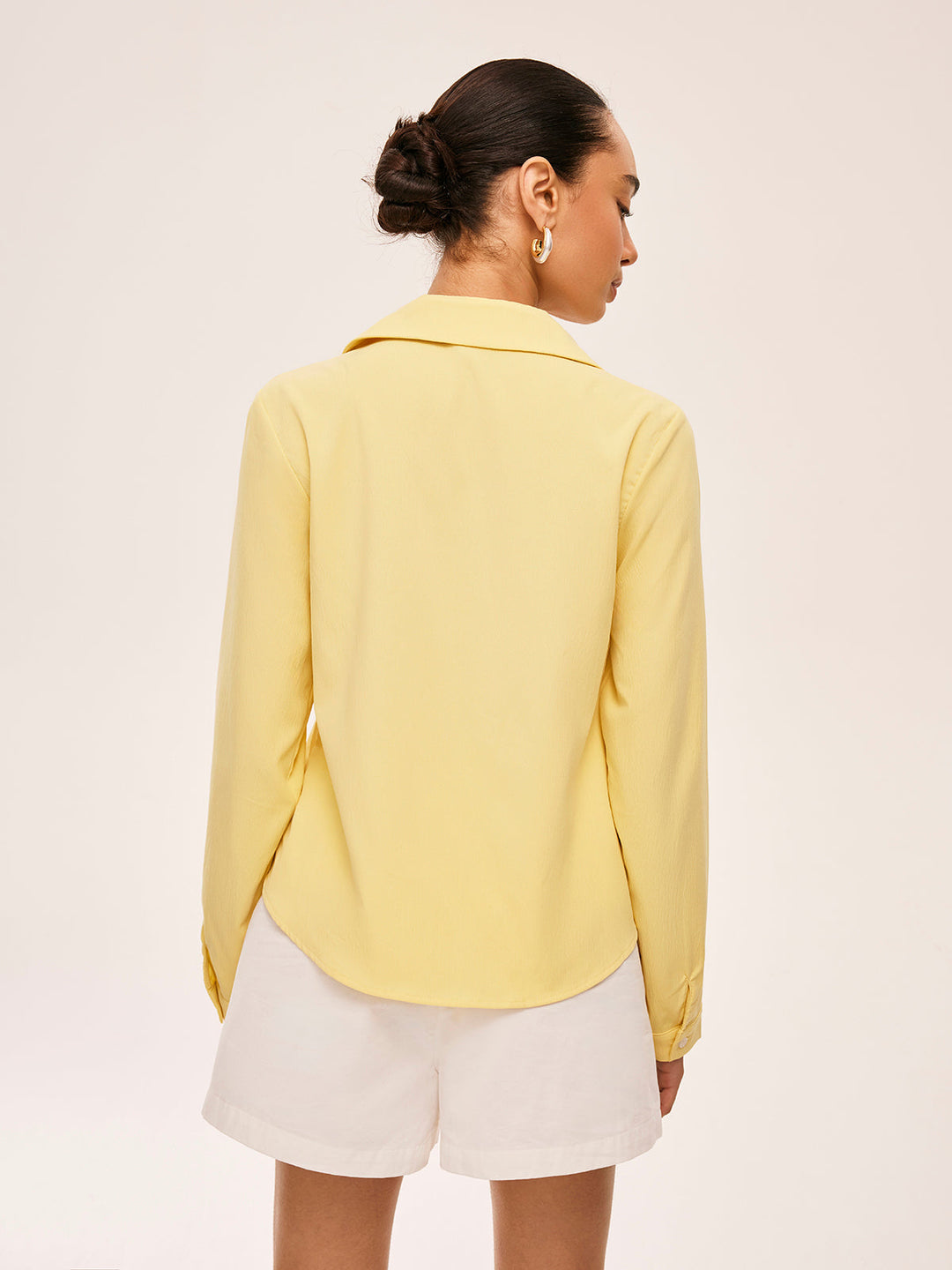 Blouse à col et nouage sur le devant