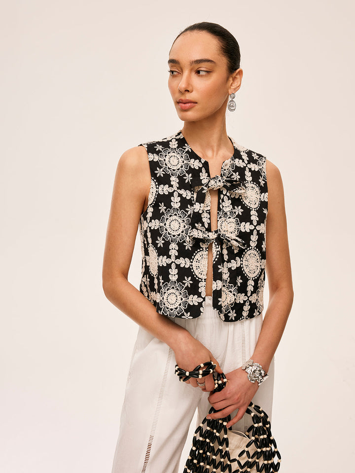 Gilet à nouer en coton brodé