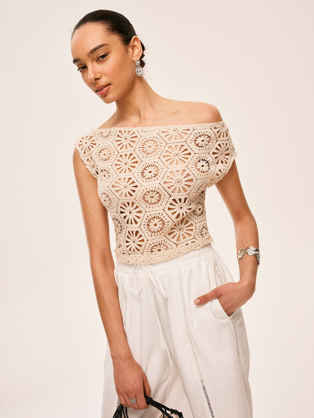 Haut en Crochet Asymétrique Semi-Transparent Décolleté Bardot