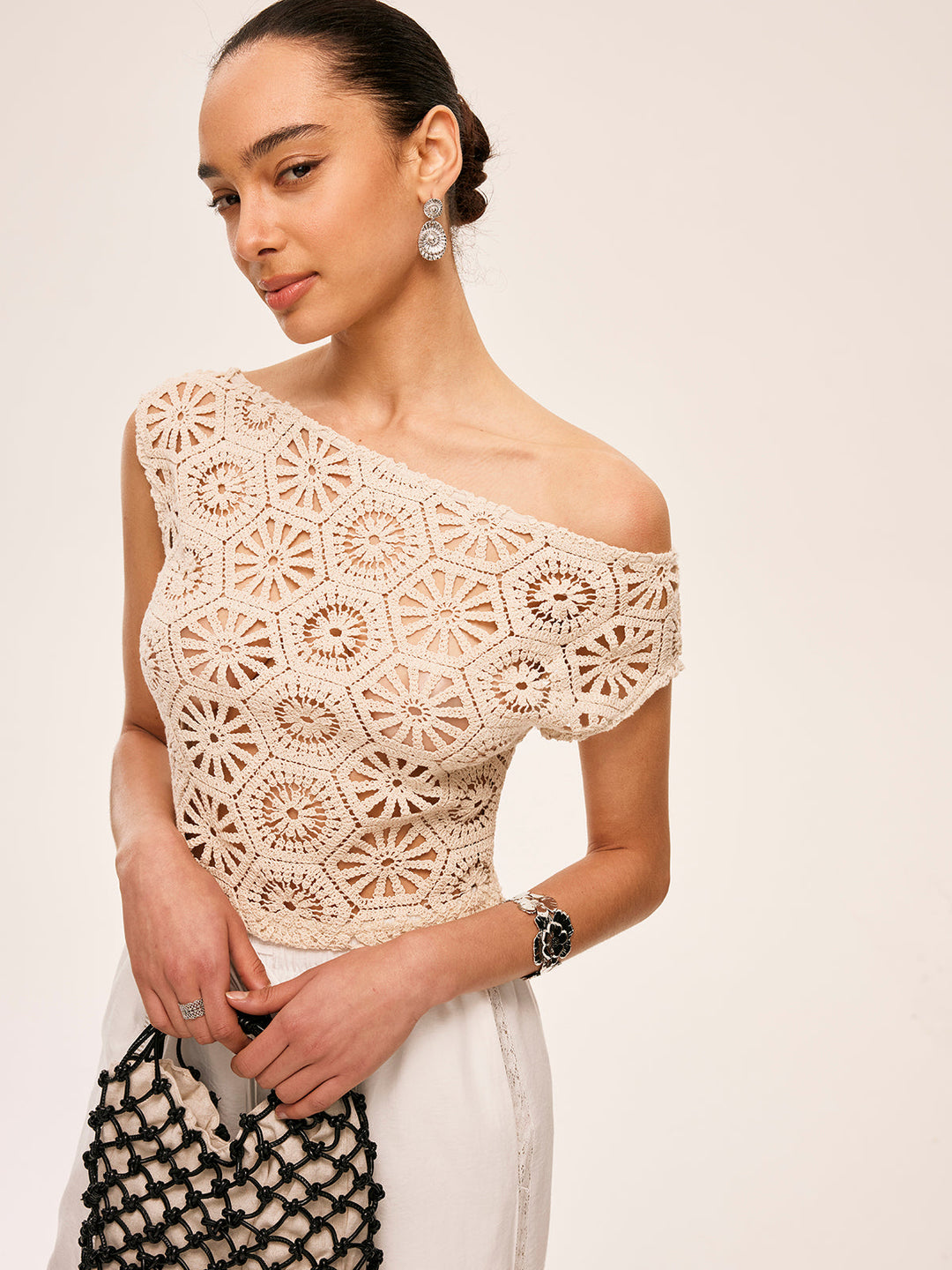Haut en Crochet Asymétrique Semi-Transparent Décolleté Bardot