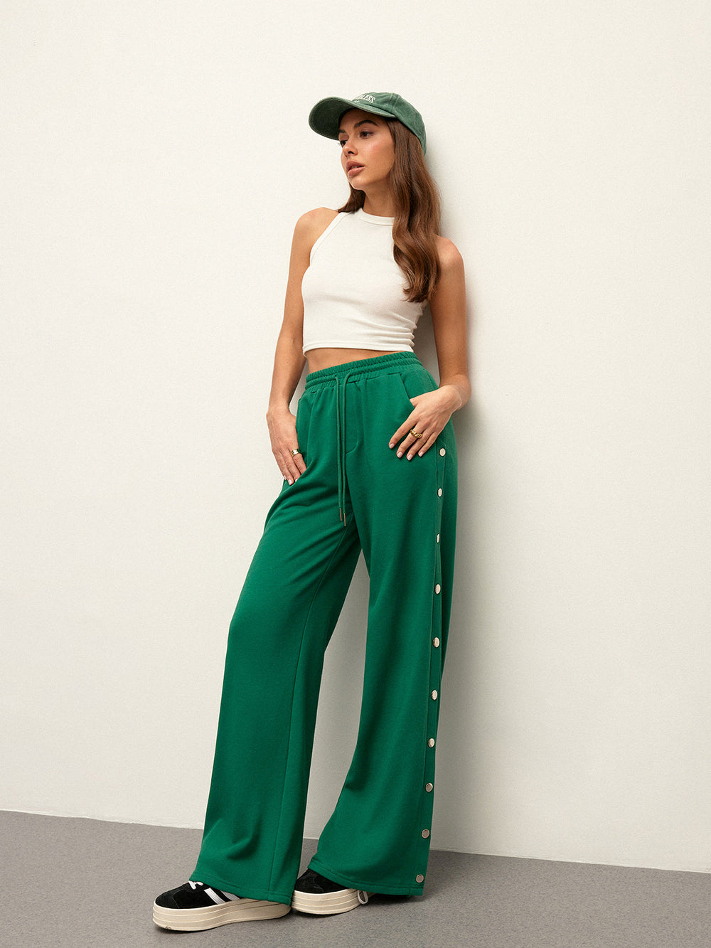Pantalon de jogging mi-taille à cordon de serrage avec détail de bouton sur le côté