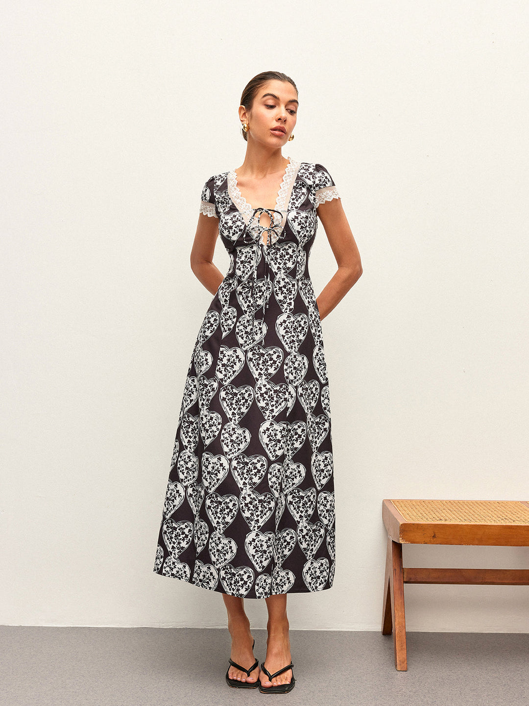 Robe à col noué à encolure en V et imprimé floral