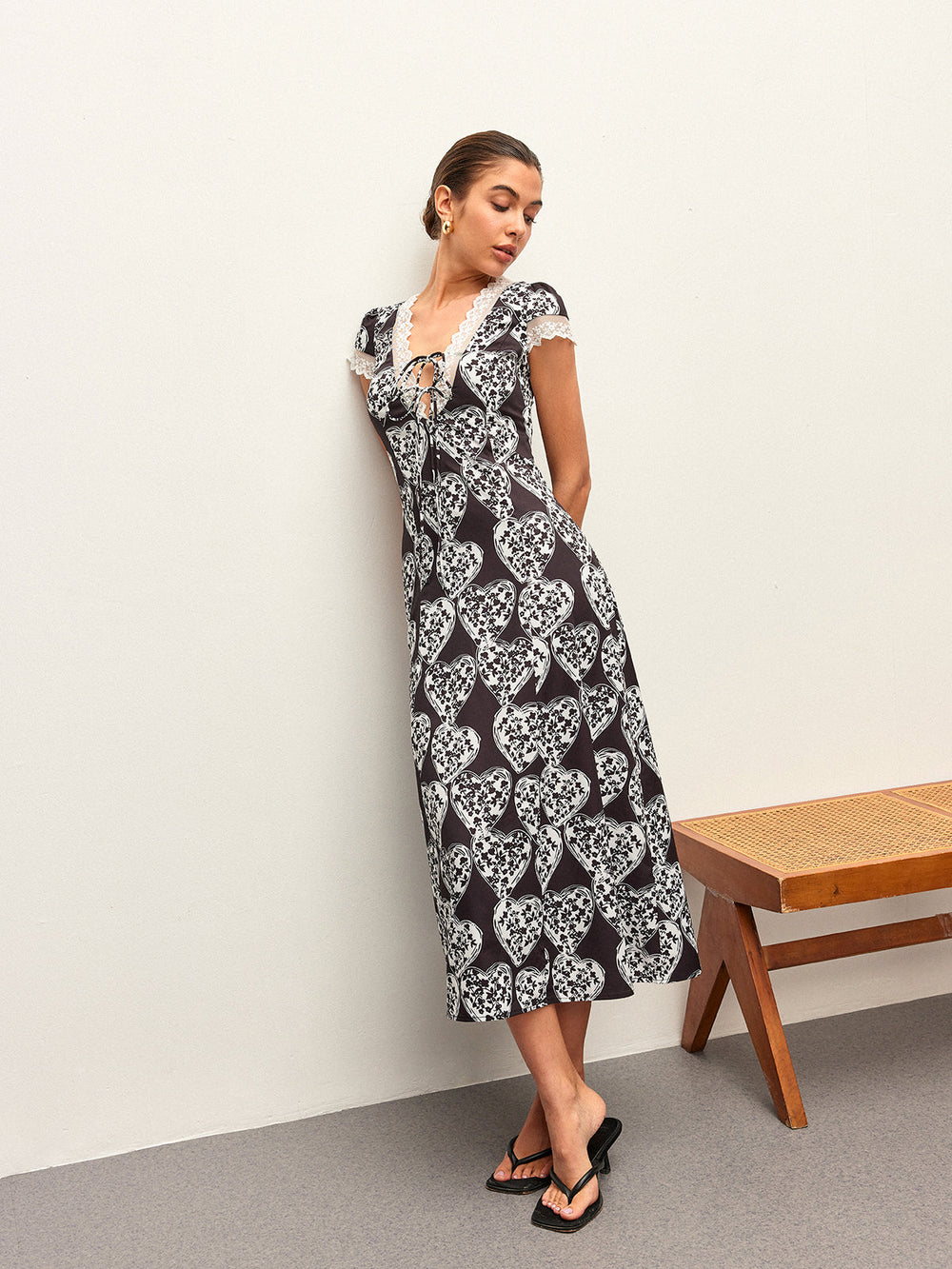 Robe à col noué à encolure en V et imprimé floral
