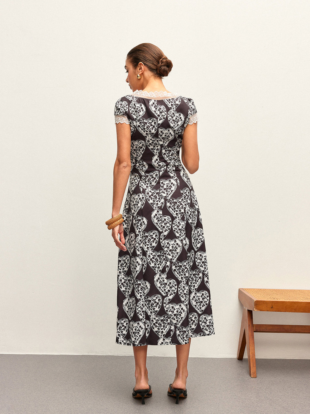 Robe à col noué à encolure en V et imprimé floral