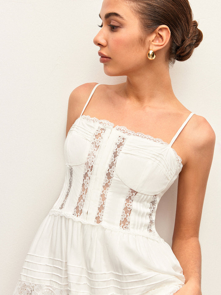 Robe Courte Plissée à Bordures en Dentelle