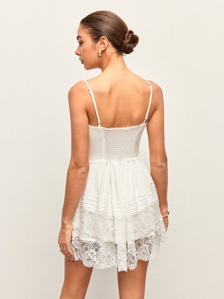 Robe Courte Plissée à Bordures en Dentelle