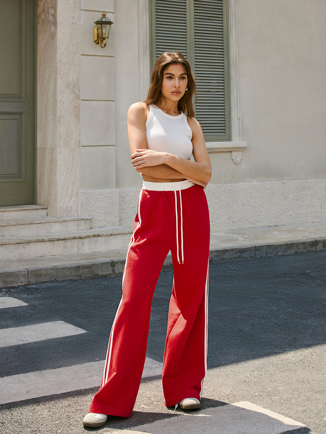 Pantalon de survêtement mi-taille à cordon avec bande latérale