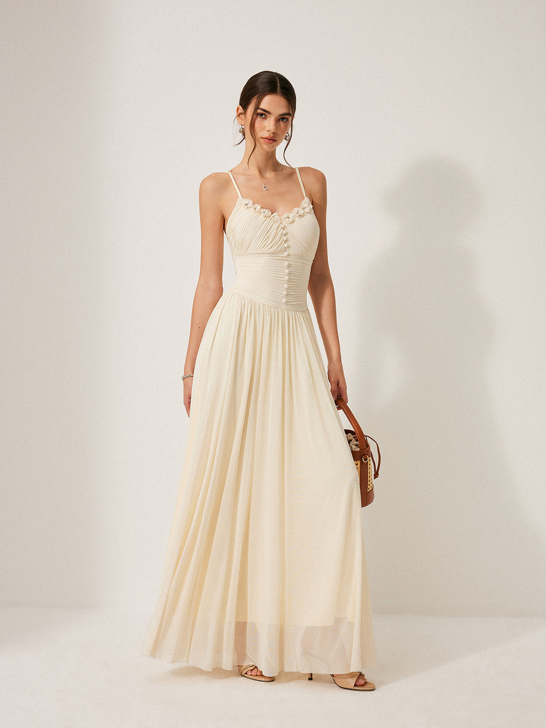 Robe à col en cœur en résille à panneaux