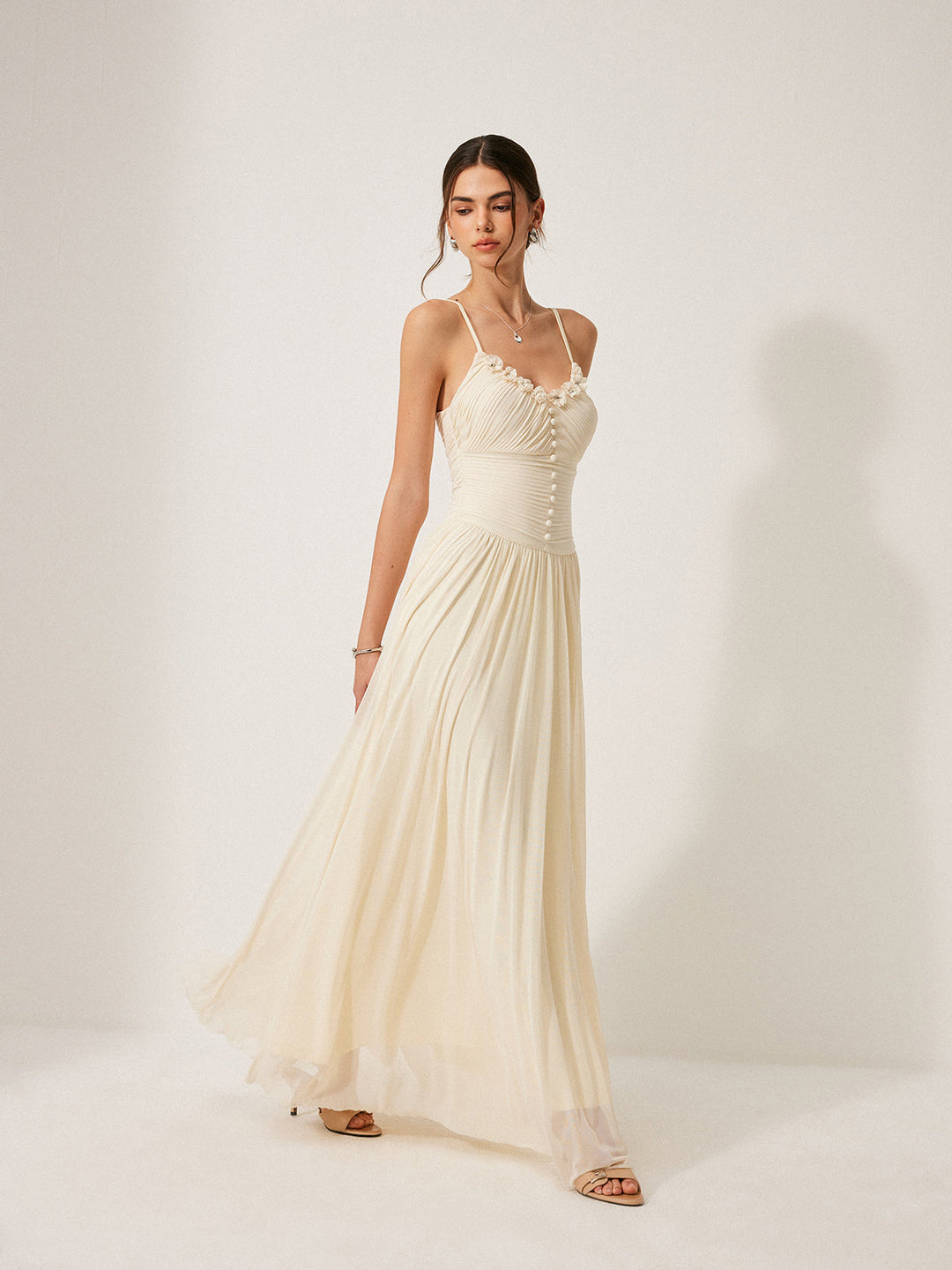 Robe à col en cœur en résille à panneaux