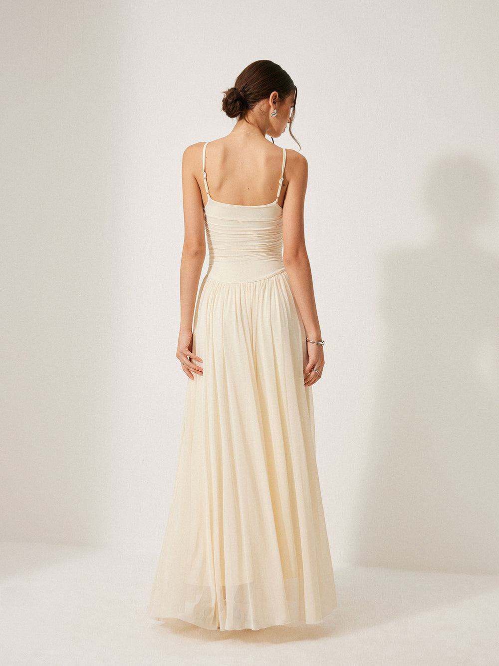 Robe à col en cœur en résille à panneaux