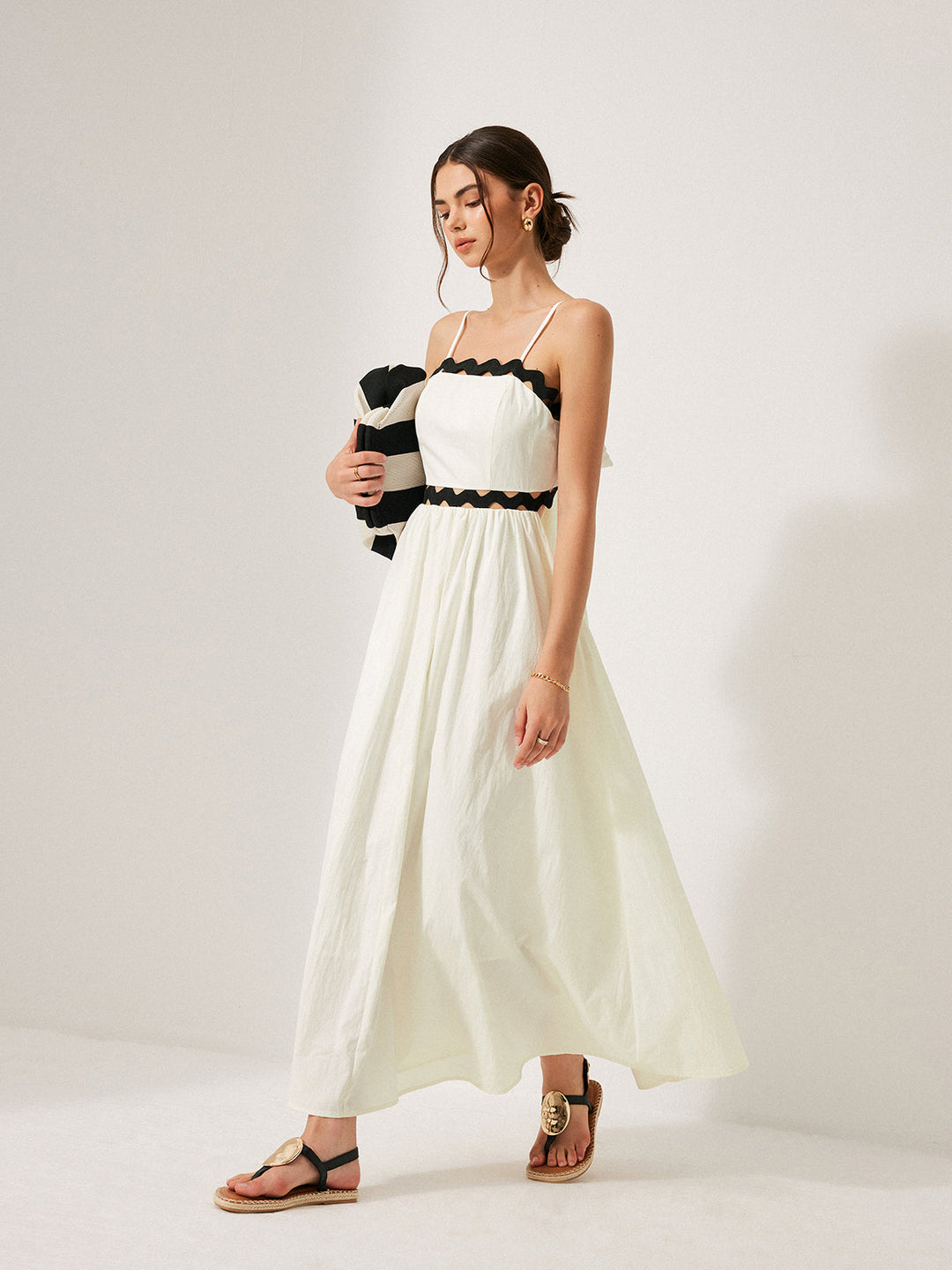 Robe à dos noué avec bordure festonnée