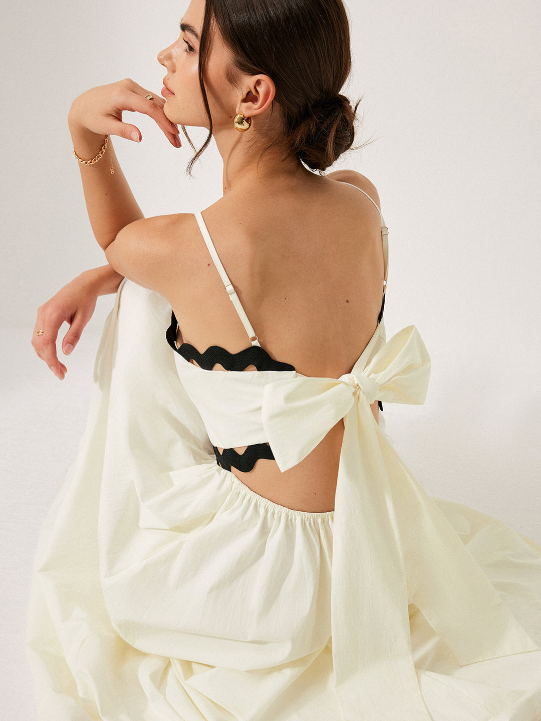 Robe à dos noué avec bordure festonnée