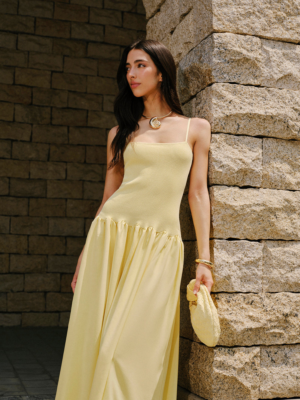 Robe pull en maille à ourlet plissé