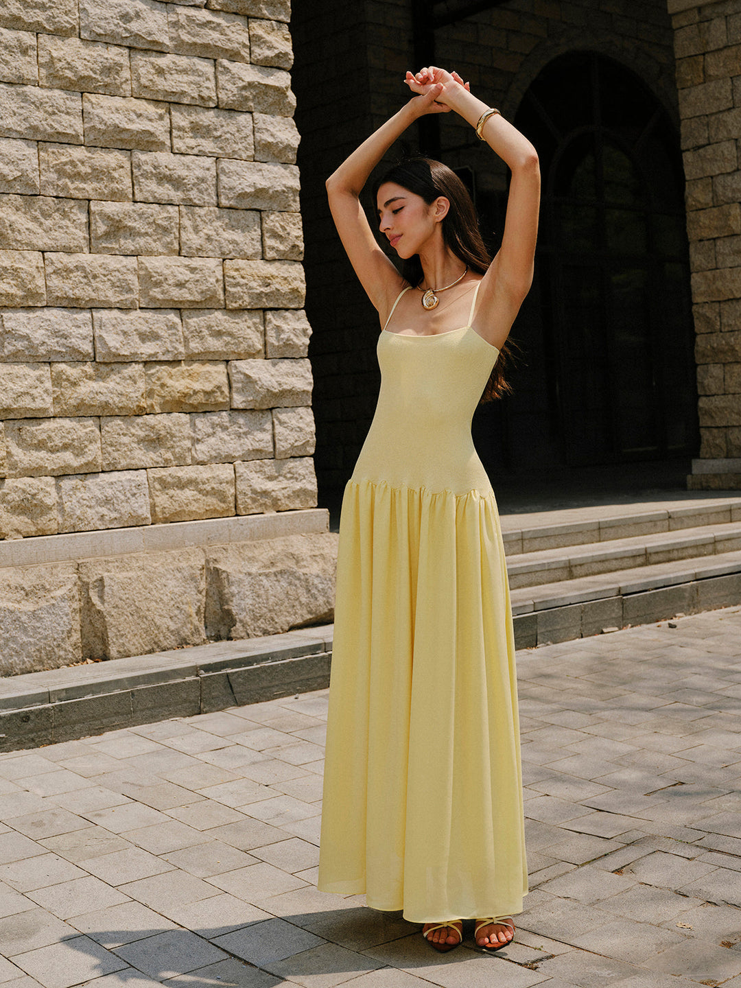 Robe pull en maille à ourlet plissé