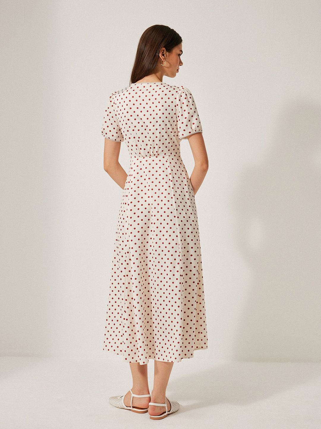 Robe à pois avec manches bouffantes