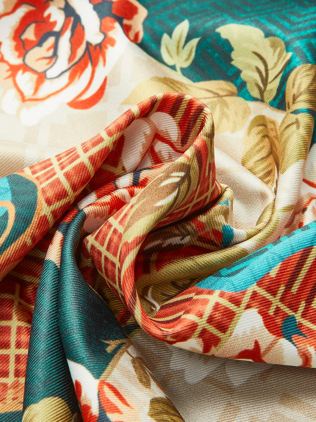 Robe Longue Fleurie à Nouettes au Dos