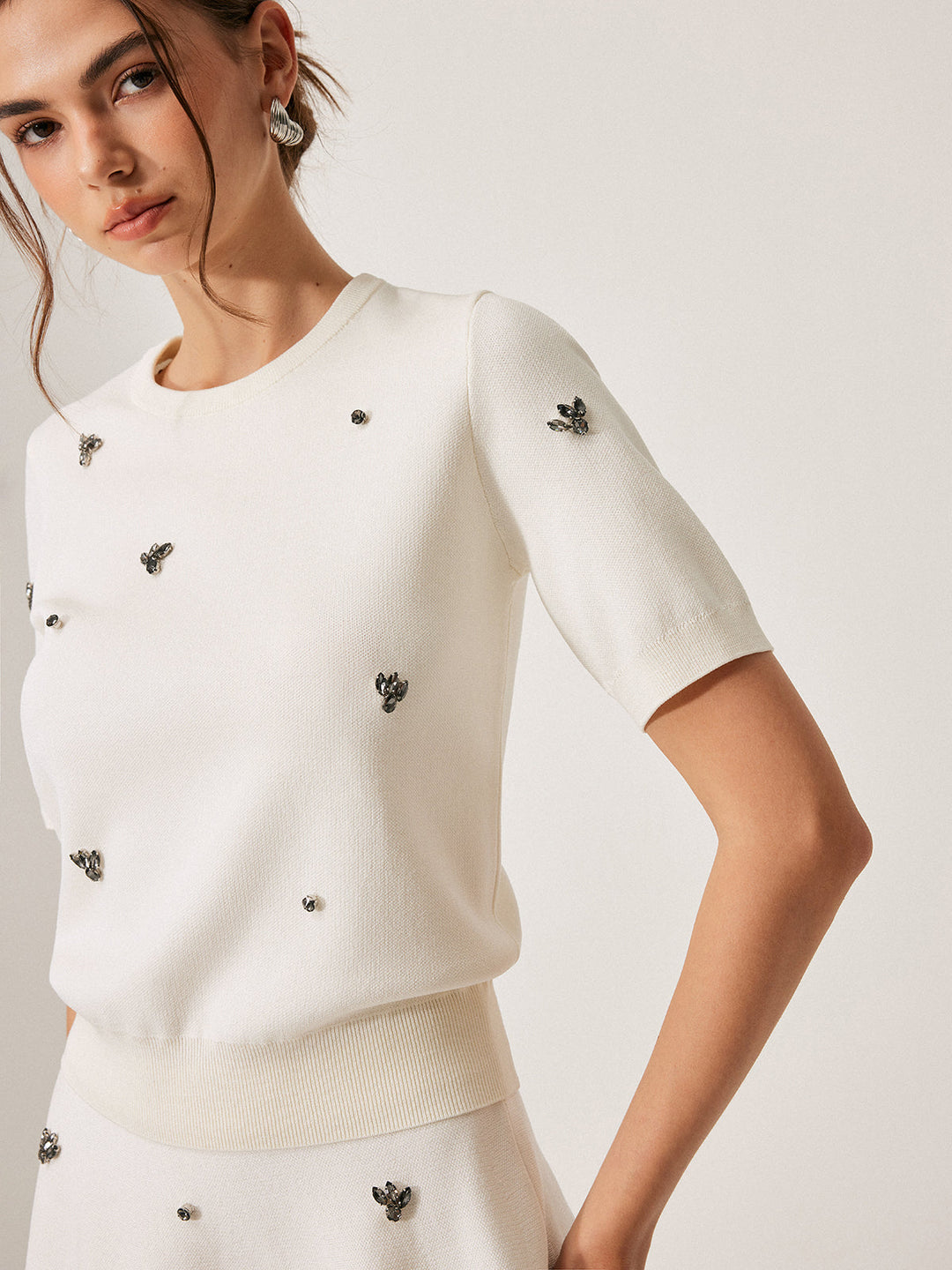 Pull à Manches Courtes avec Détails Métalliques Uni