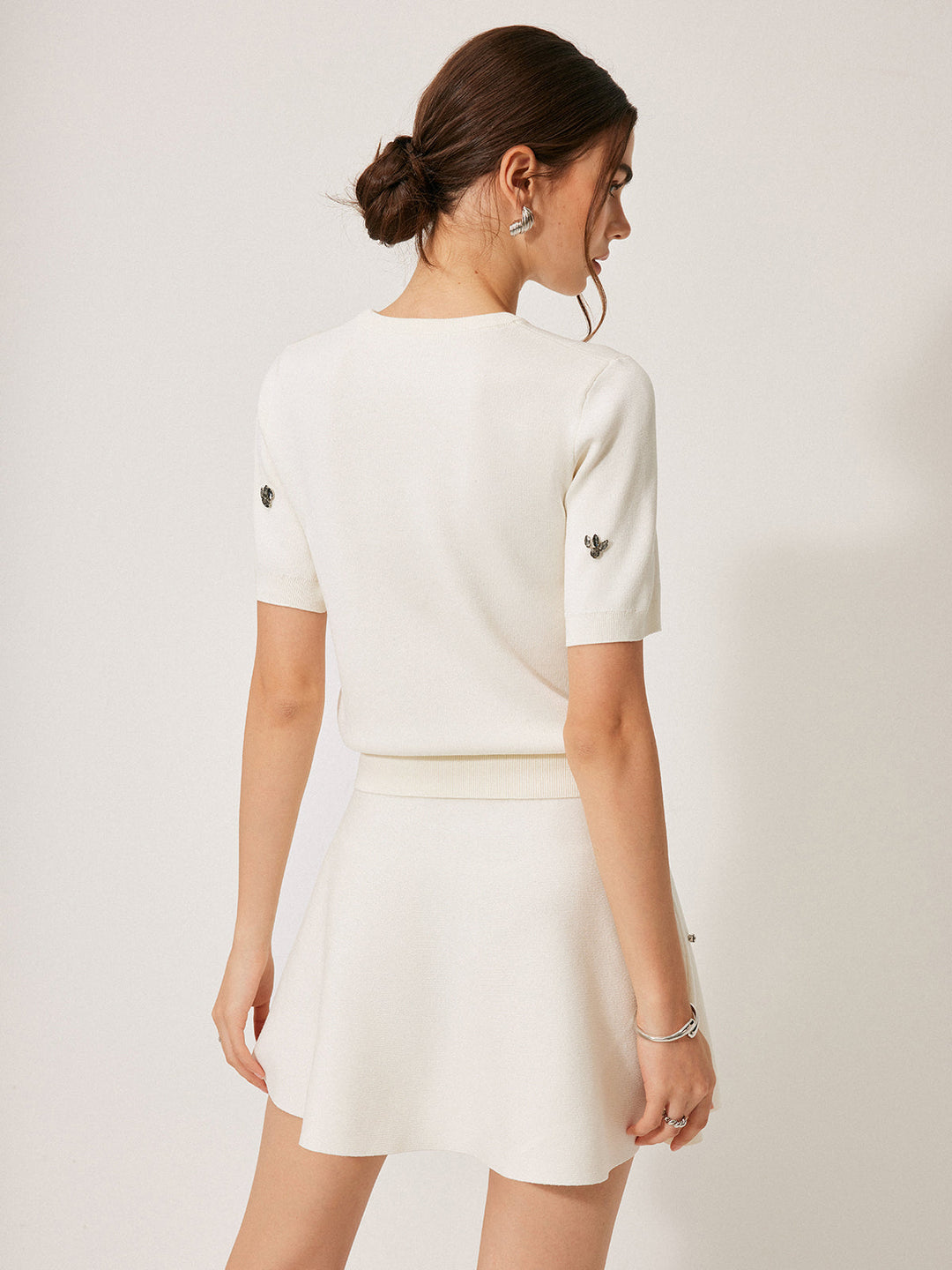 Pull à Manches Courtes avec Détails Métalliques Uni