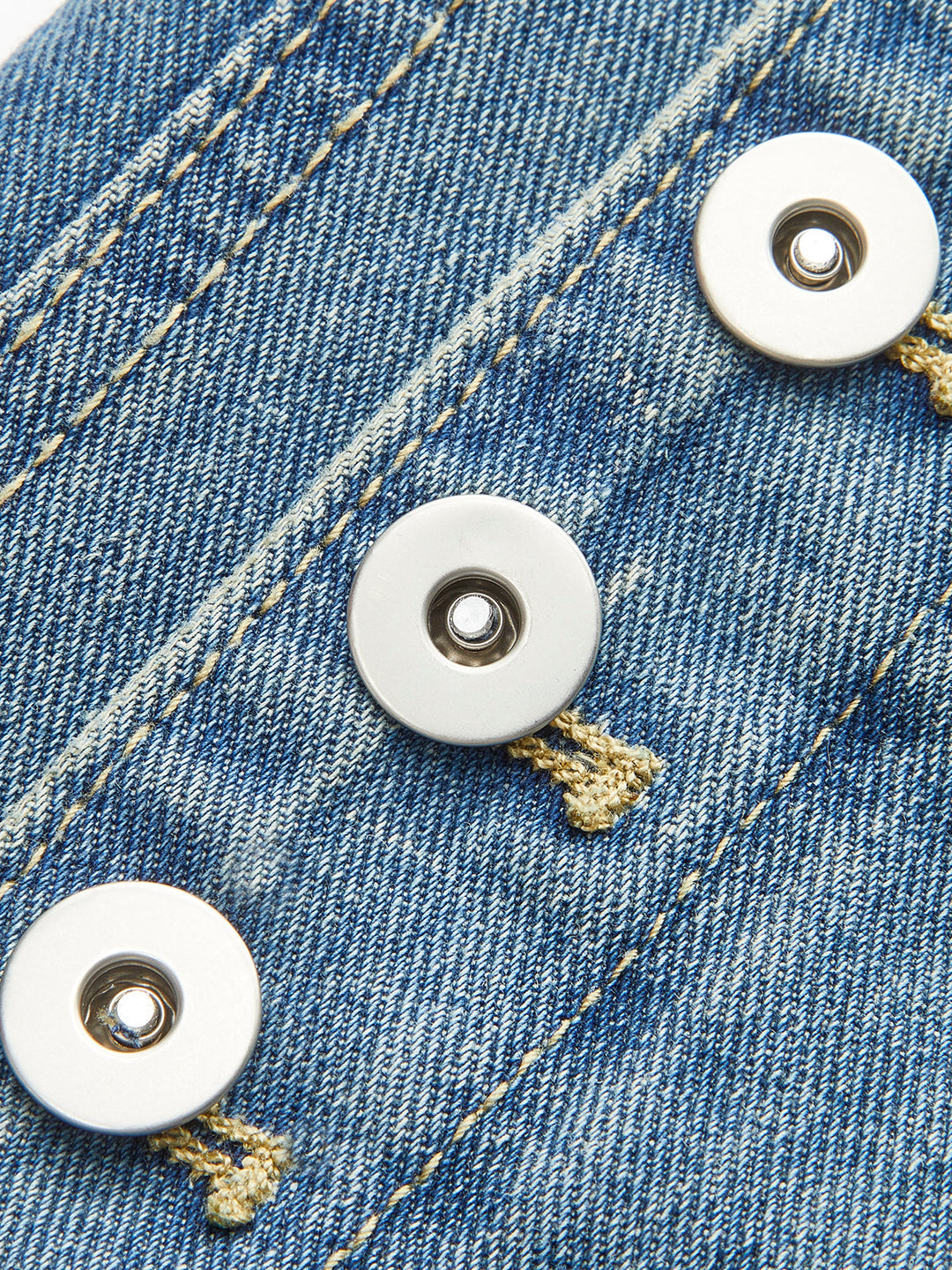 Jean Patte D'Élégance Taille Mi-Haute avec Boutons Décoratifs et Fermeture Éclair Évasée