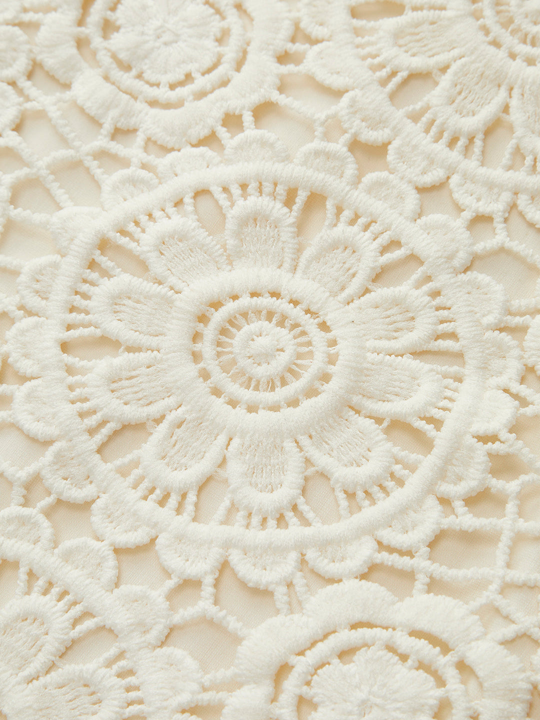 Haut sans manches en crochet et dentelle avec bordure à volants