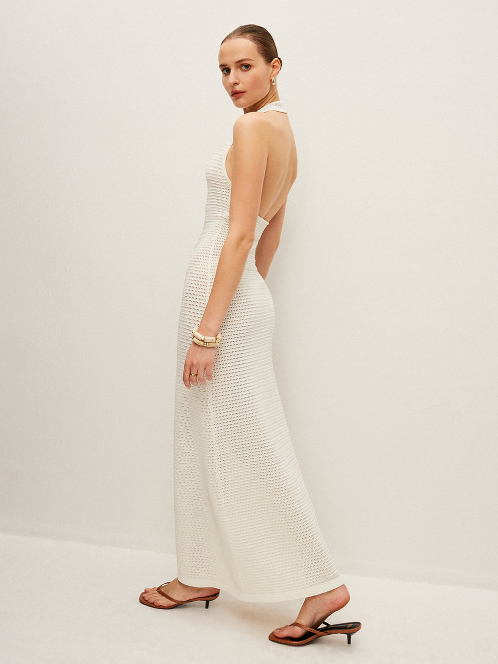 Robe Mi-Satin Sans Dos en Maille