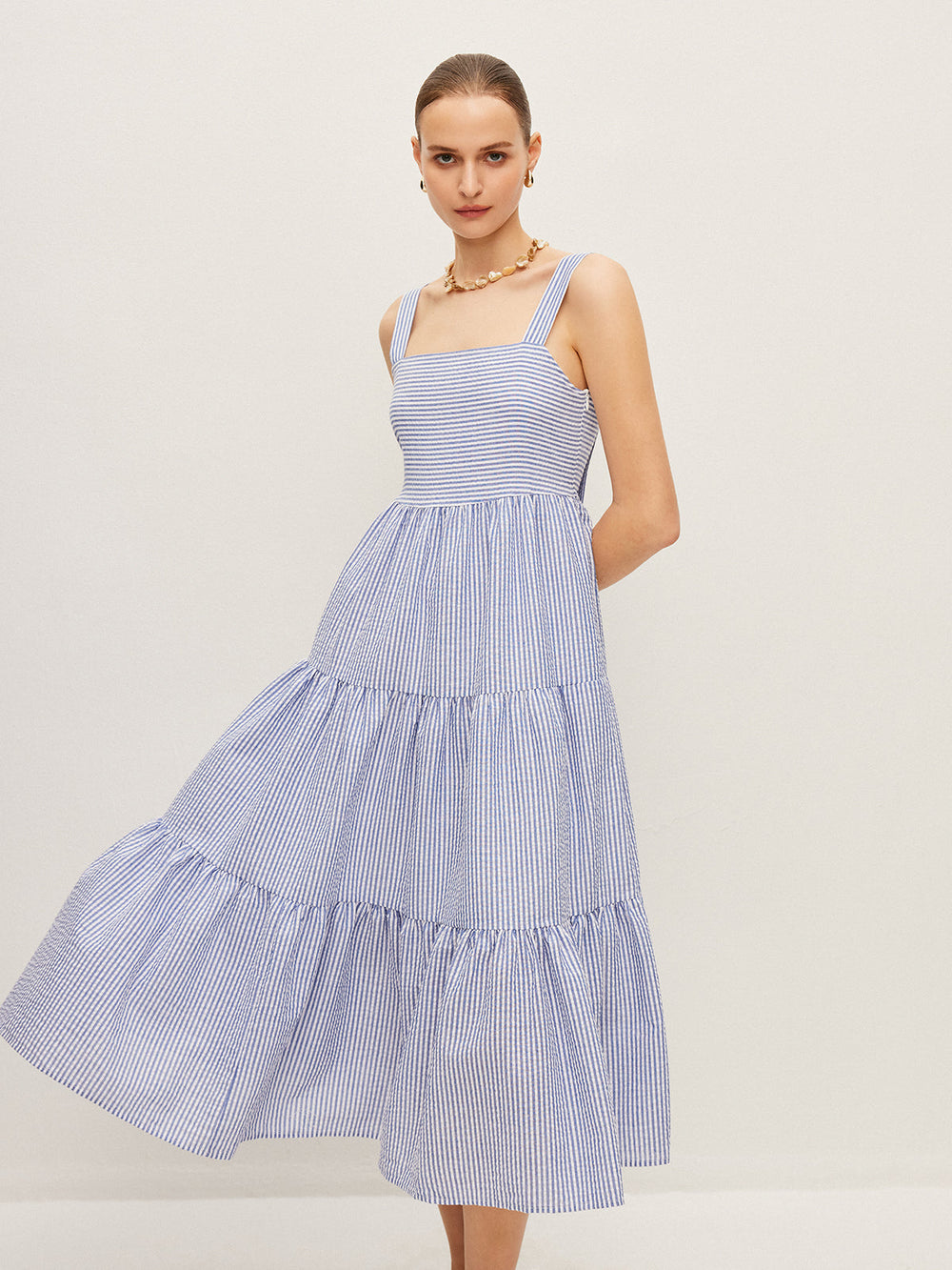 Robe sans manches à rayures et détails boutonnés