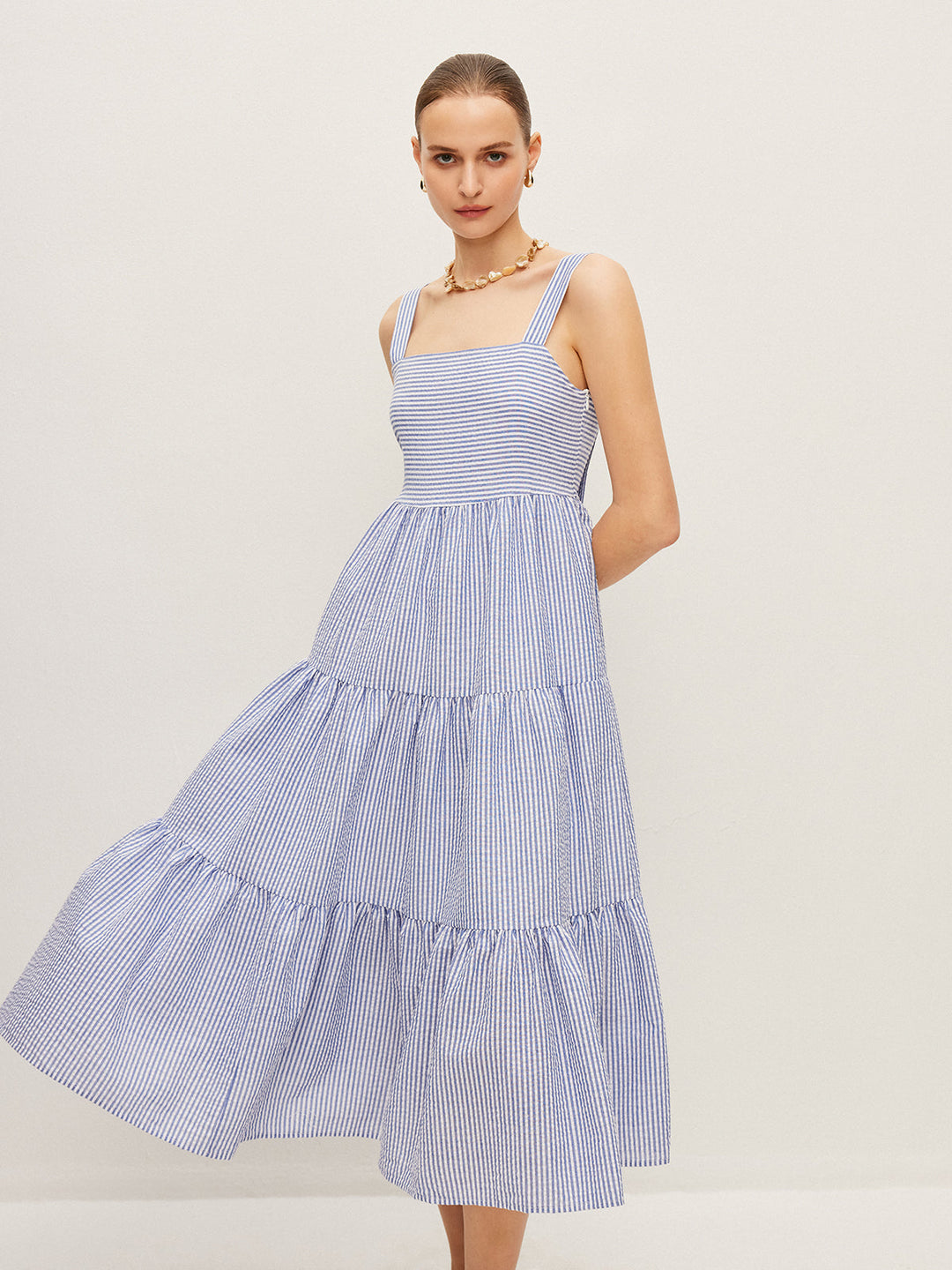 Robe sans manches à rayures et détails boutonnés