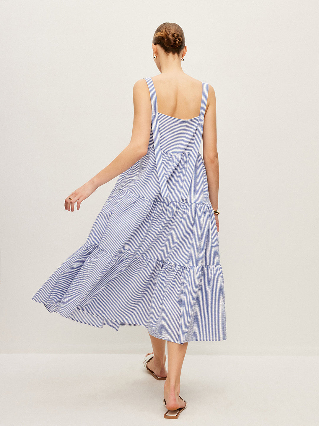 Robe sans manches à rayures et détails boutonnés