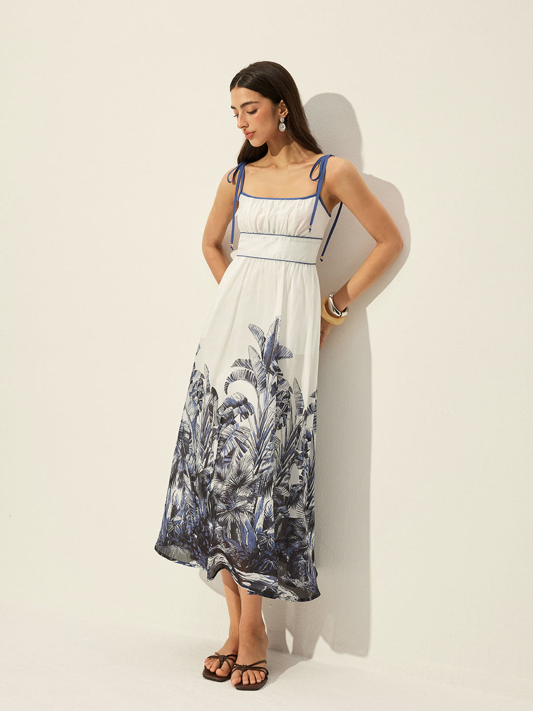 Robe à bretelles imprimé tropical