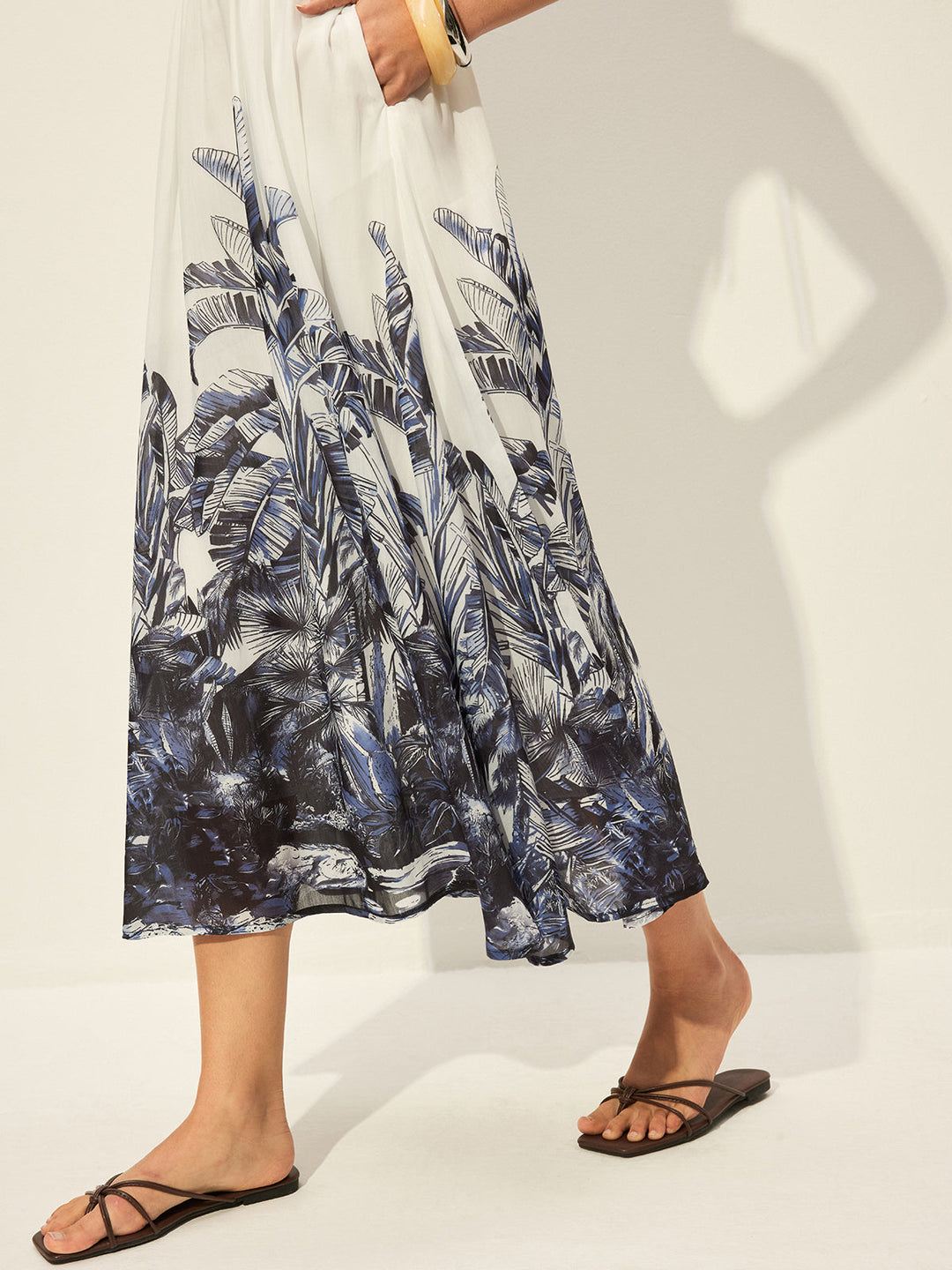 Robe à bretelles imprimé tropical