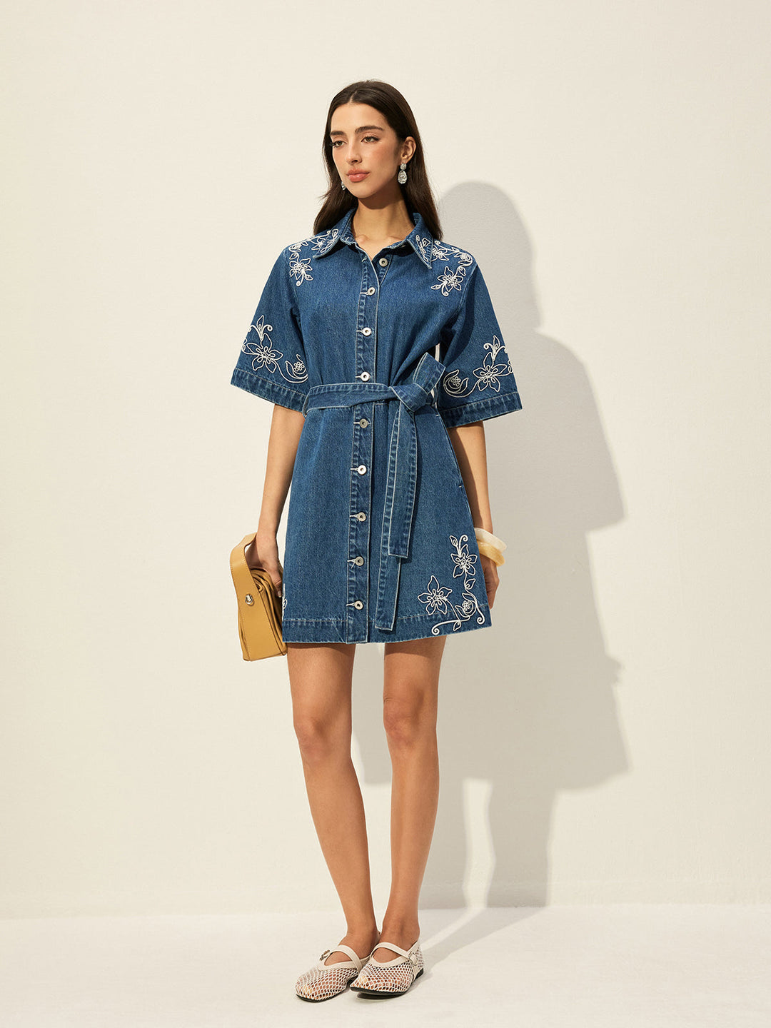 Robe Chemise En Jean Brodé Avec Ceinture